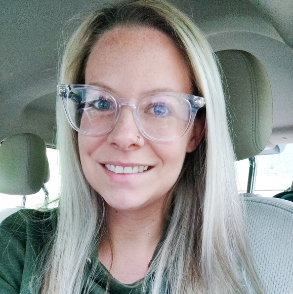 Meet your Posher, Tiffany - Picture 3 of 3